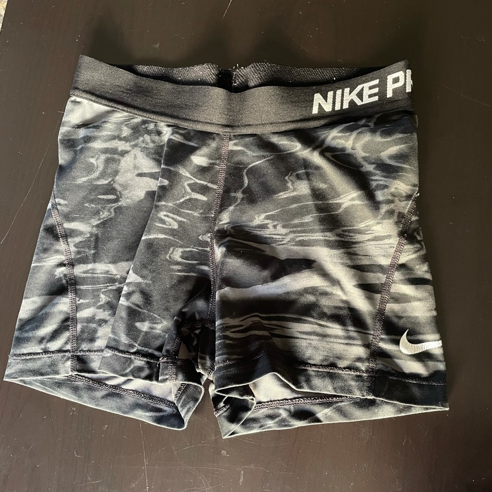 Lightly Worn Women’s Small Nike Pro Spandex